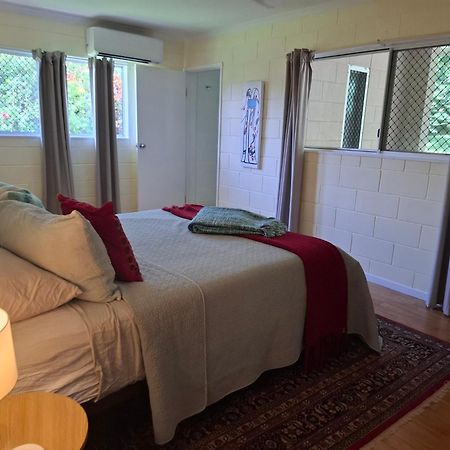J & Ella'S Holiday House - 2 Bedroom, 2 Bathroom Home Cooktown Exterior foto
